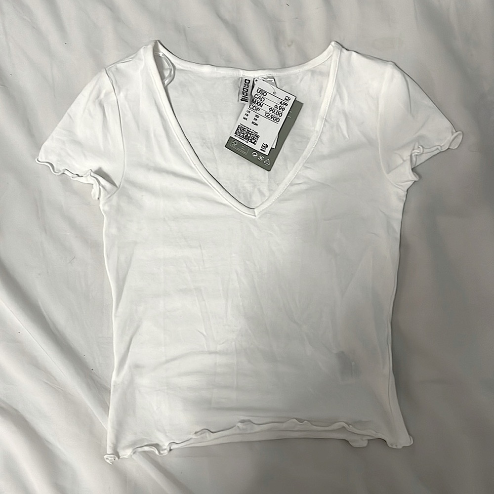 V neck tight fitted baby tee